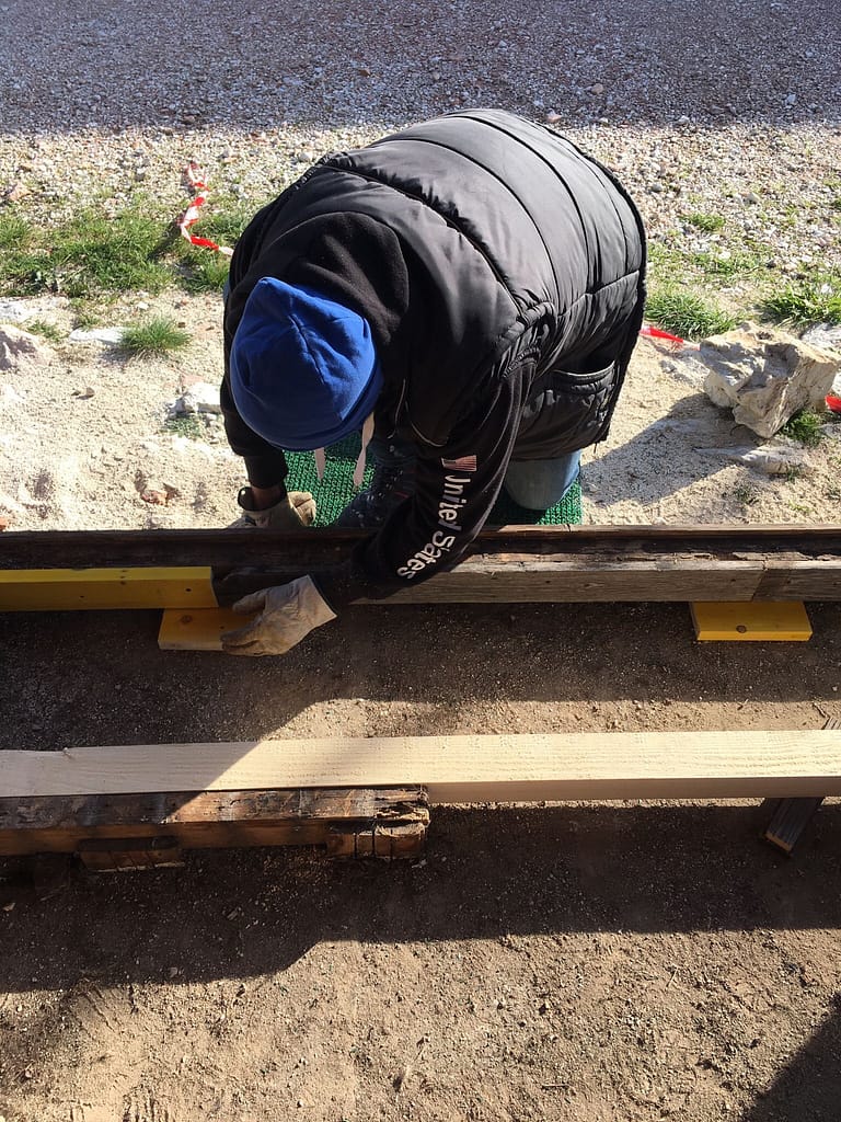 Intervento di manutenzione e riparazione su struttura esterna in legno a domicilio